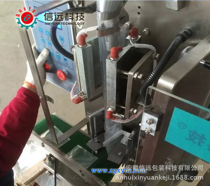小灌裝機(jī)1