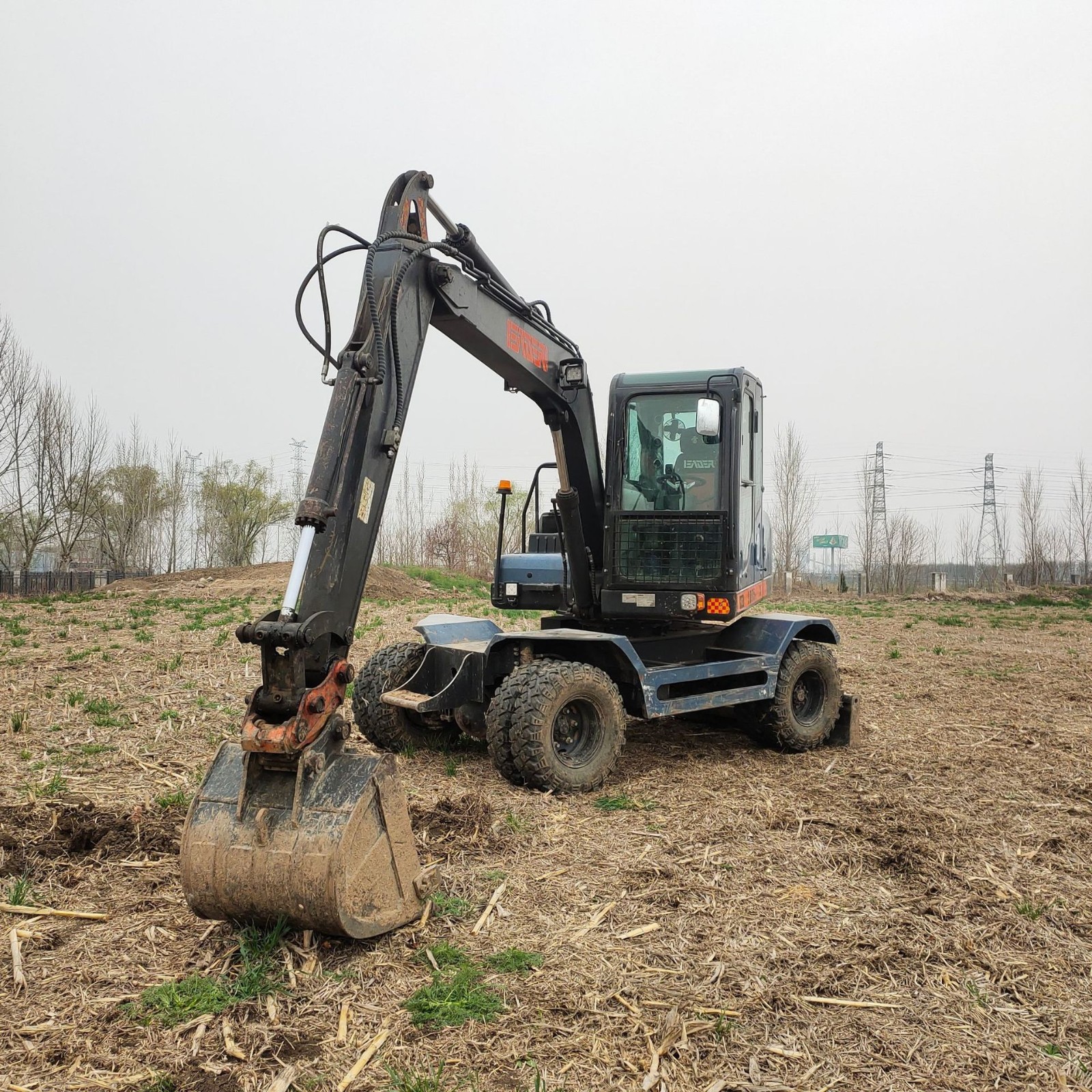 雷道75 濟寧二手輪式抓木機 便宜挖掘機 推土機視頻 果園農(nóng)田