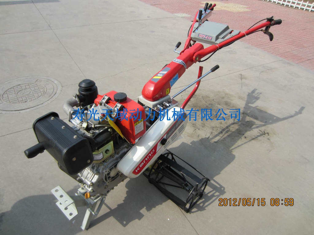 定制 新款四驅(qū)乘坐式旋耕機