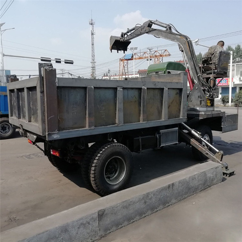 廠家生產(chǎn)隨車(chē)挖四不像車(chē)