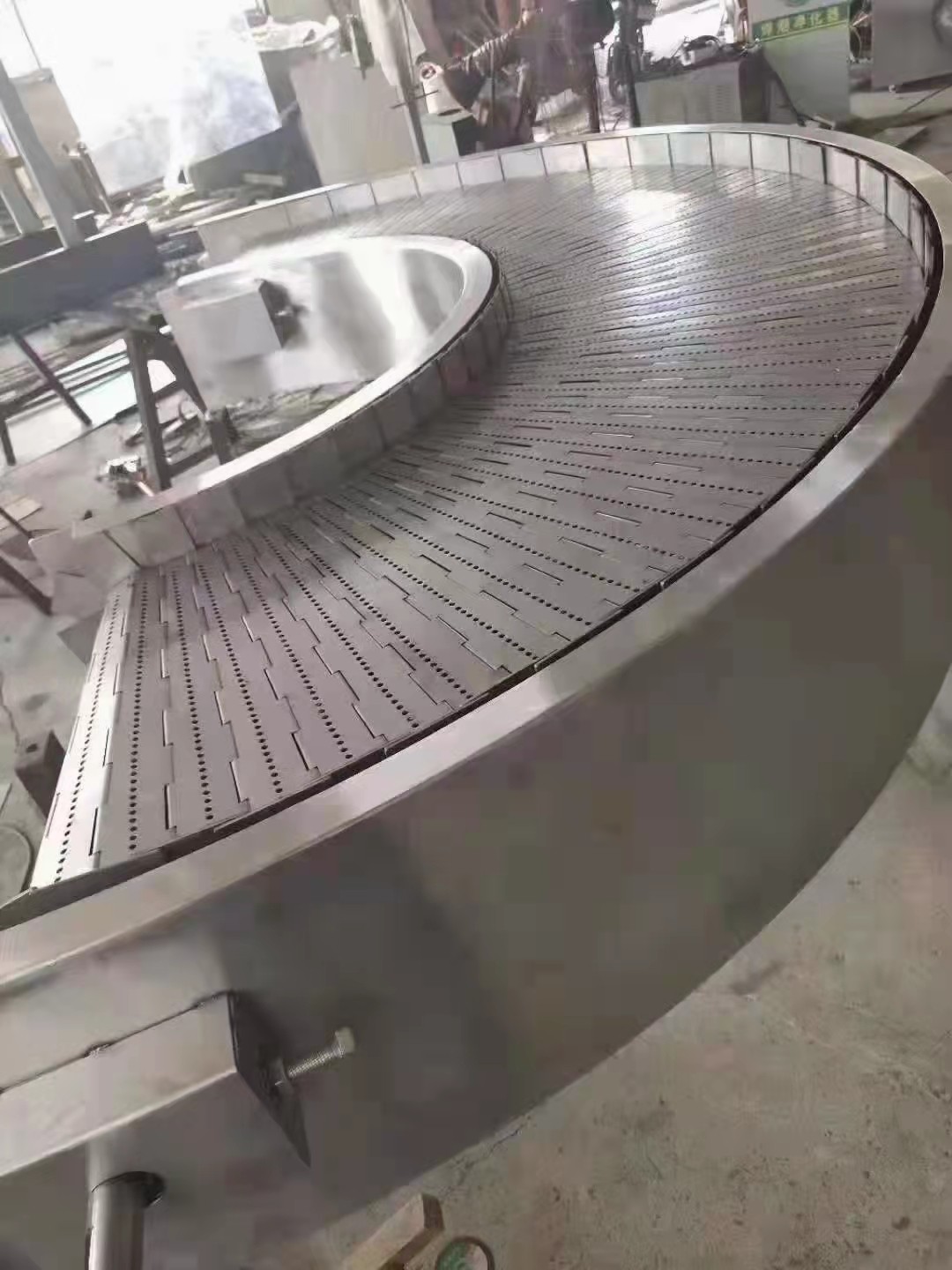 90度180度快遞分揀環(huán)形鏈板轉彎機 紙箱輸送鏈板式傳送機