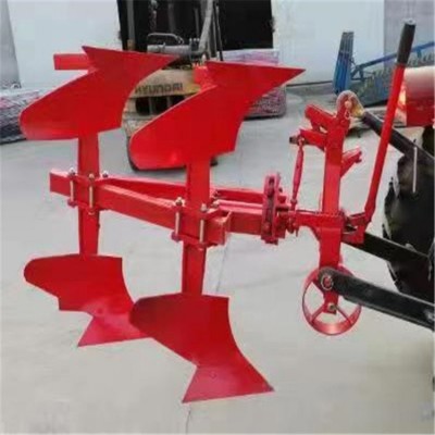 雙鏵犁 手動翻轉(zhuǎn)犁 農(nóng)用耕地犁 拖拉機帶鏵式 鑫港農(nóng)機