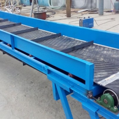 裝車皮帶運(yùn)輸機(jī) 石場(chǎng)橡膠帶運(yùn)輸設(shè)備廠家 規(guī)格齊全